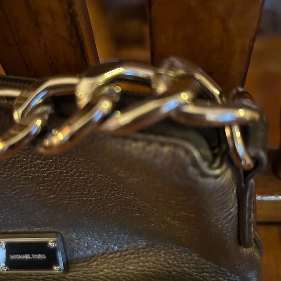 Michael Kors Silver Metallic Chained Wristlet EUC - Picture 3 of 12